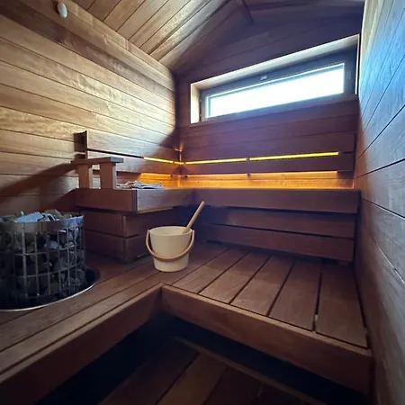 Holysuites 2 - Ski-in And Out In The Middle Of Slopes In Pyhae Huoneisto